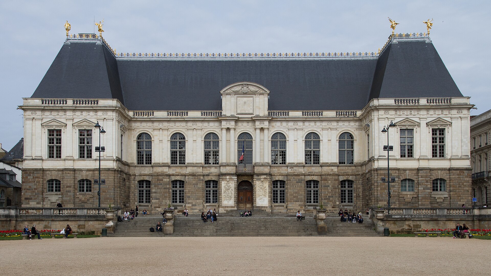 Place et palais du parlement de Bretagne à Rennes