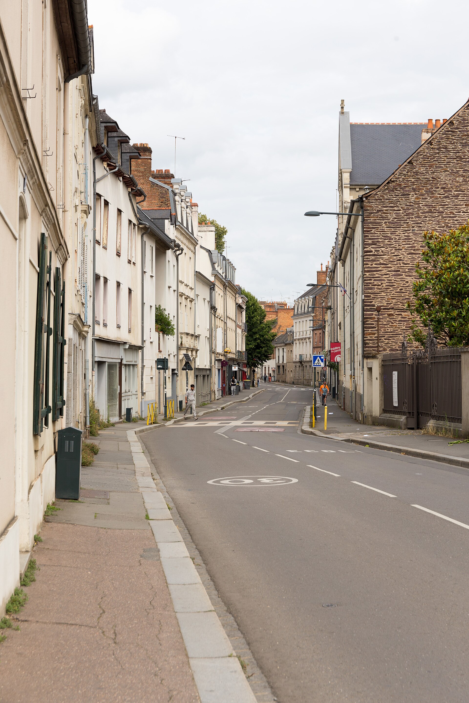 Rue de Paris au centre de Rennes, immeubles de pierre