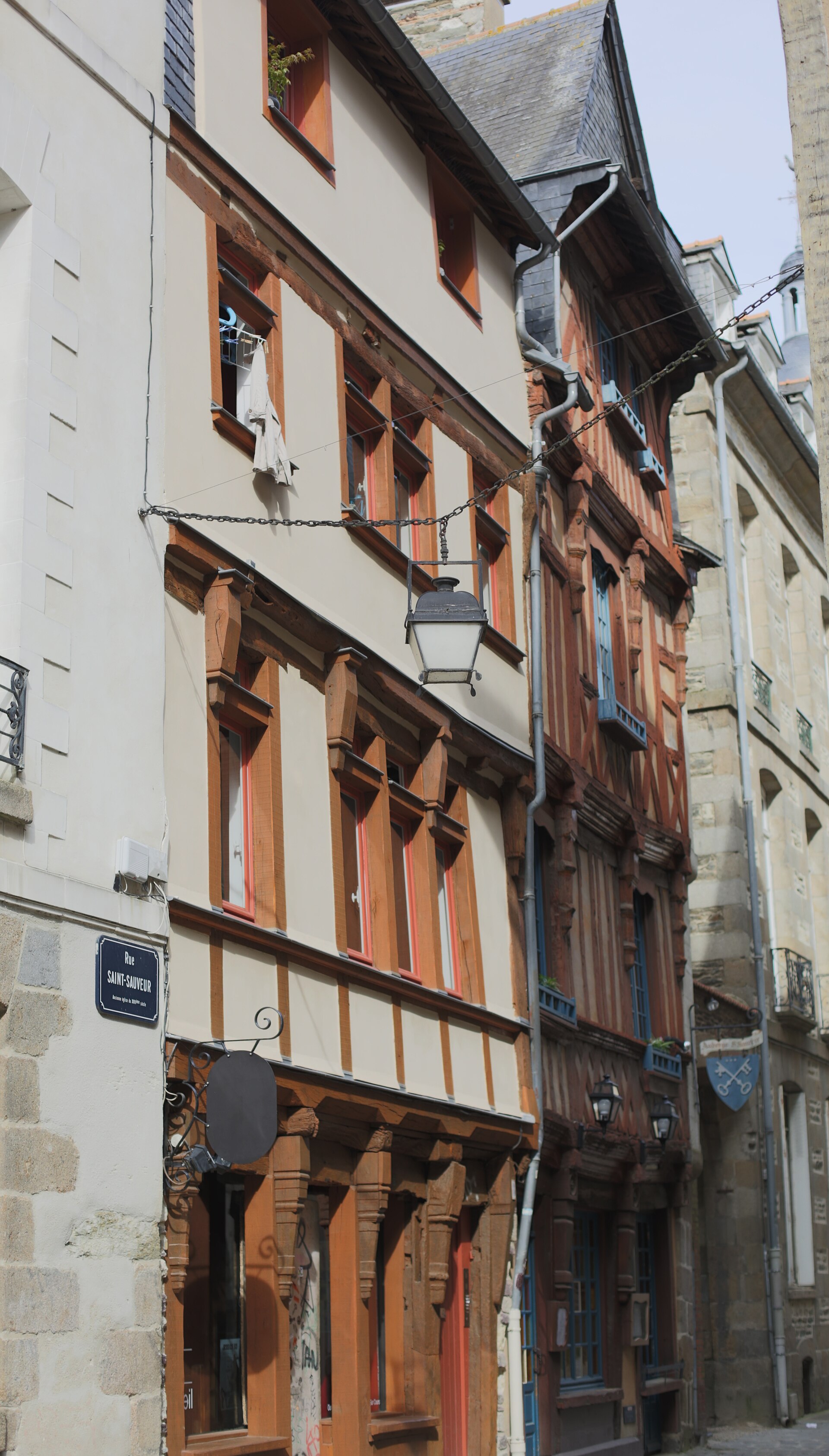 Façade ancienne, rue Saint-Sauveur à Rennes